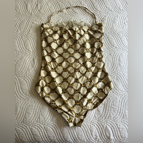 One piece bathing suit in good condition. No tag but it’s a medium. - Picture 2 of 5